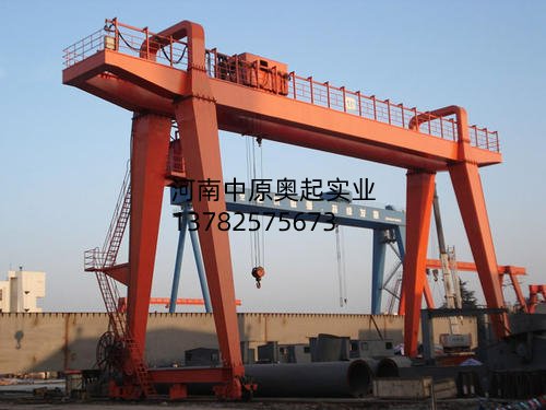 龍門吊門式起重機滑線距地面高度對操作人員有何要求？
